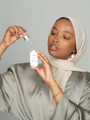 Lucille Aydınlatıcı Leke Serumu – Niacinamide İçerikli 30 ml | Eşit Ton & Işıltılı Cilt | %100 Vegan - 9
