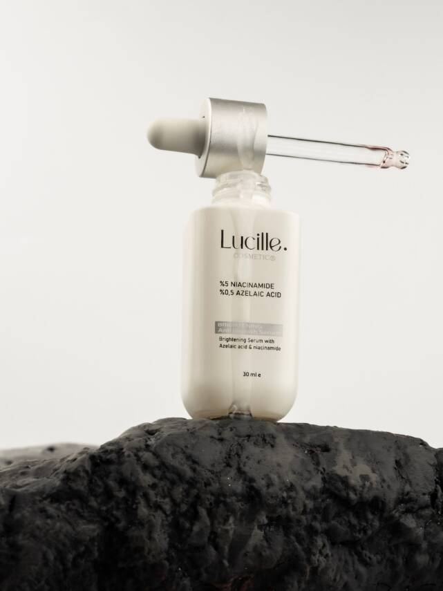 Lucille Aydınlatıcı Leke Serumu – Niacinamide İçerikli 30 ml | Eşit Ton & Işıltılı Cilt | %100 Vegan - 6