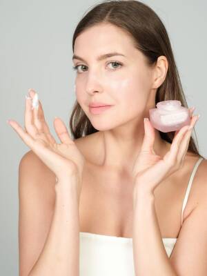 Lucille Anti-Aging Yaşlanma Karşıtı Krem – Kolajen & Hyalüronik Asit İçerikli – 50 ml – %100 Vegan Formül - 3